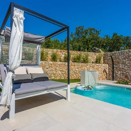 Carolea Villa *